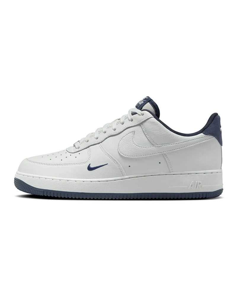 Tênis Nike Air Force 1 07 LV8