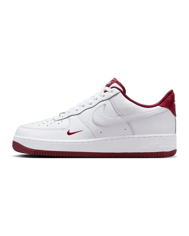 Tênis Nike Air Force 1 07 LV8