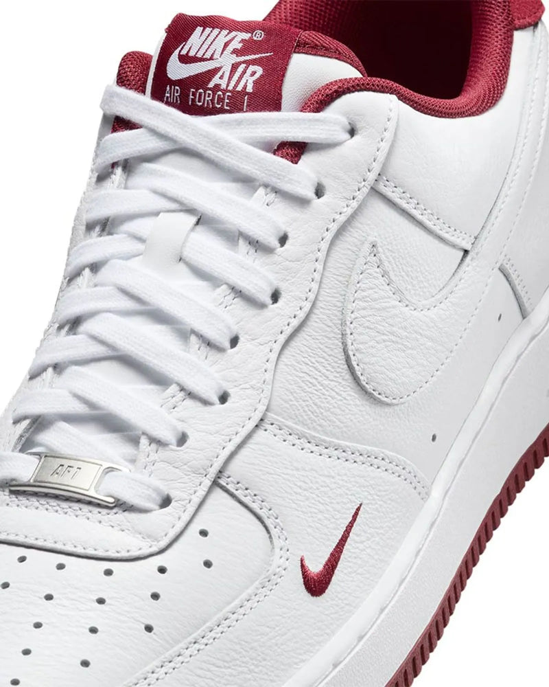 Tênis Nike Air Force 1 07 LV8