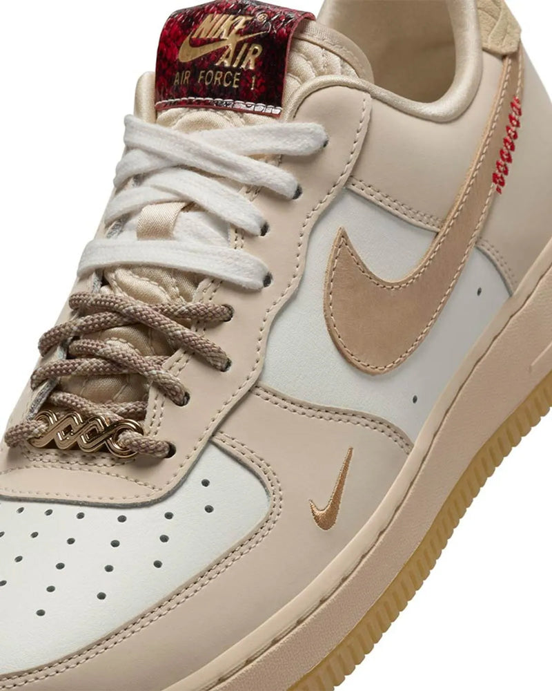 Tênis Nike Air Force 1 07 LX